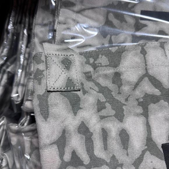 ALO Yoga Women's Gray Tie-Dye Weekend Tote